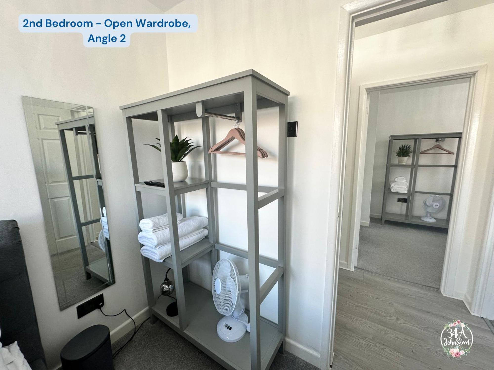 Coastal Retreat Town Centre Entire Property, Very Close To Sea & Restaurants, 2 King Size Beds Porthcawl