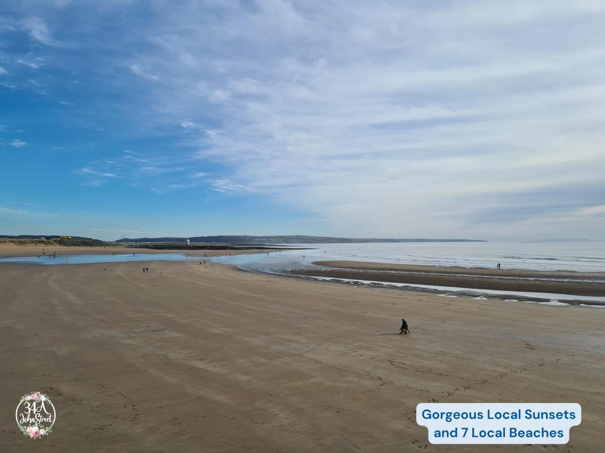 Coastal Retreat Town Centre Entire Property, Very Close To Sea & Restaurants, 2 King Size Beds