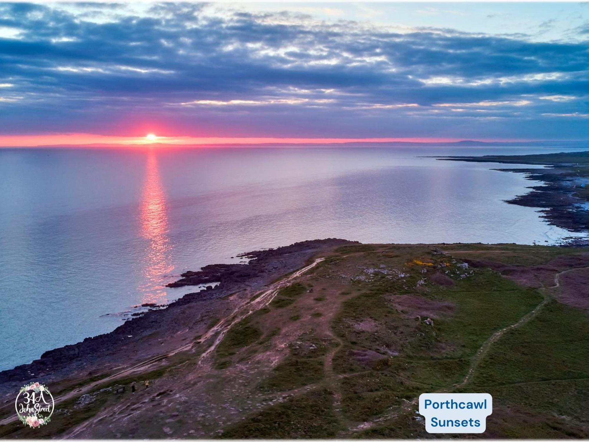 Coastal Retreat Town Centre Entire Property, Very Close To Sea & Restaurants, 2 King Size Beds