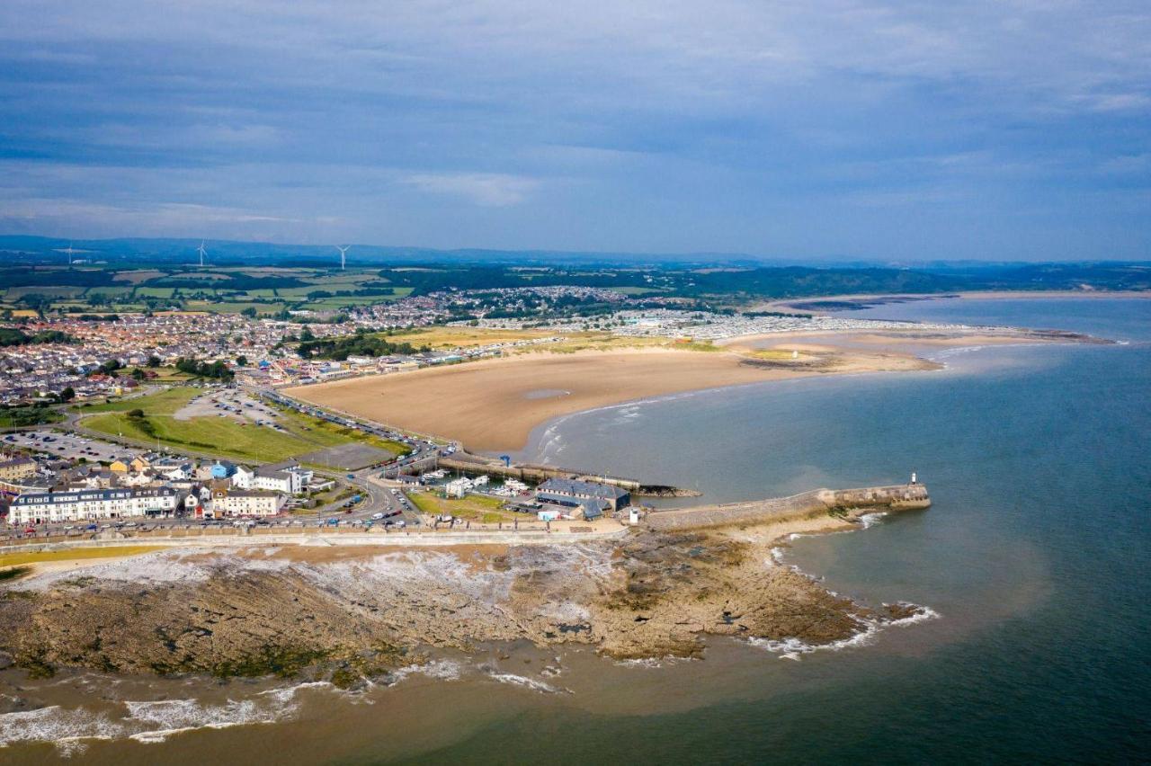 Coastal Retreat Town Centre Entire Property, Very Close To Sea & Restaurants, 2 King Size Beds Apartment