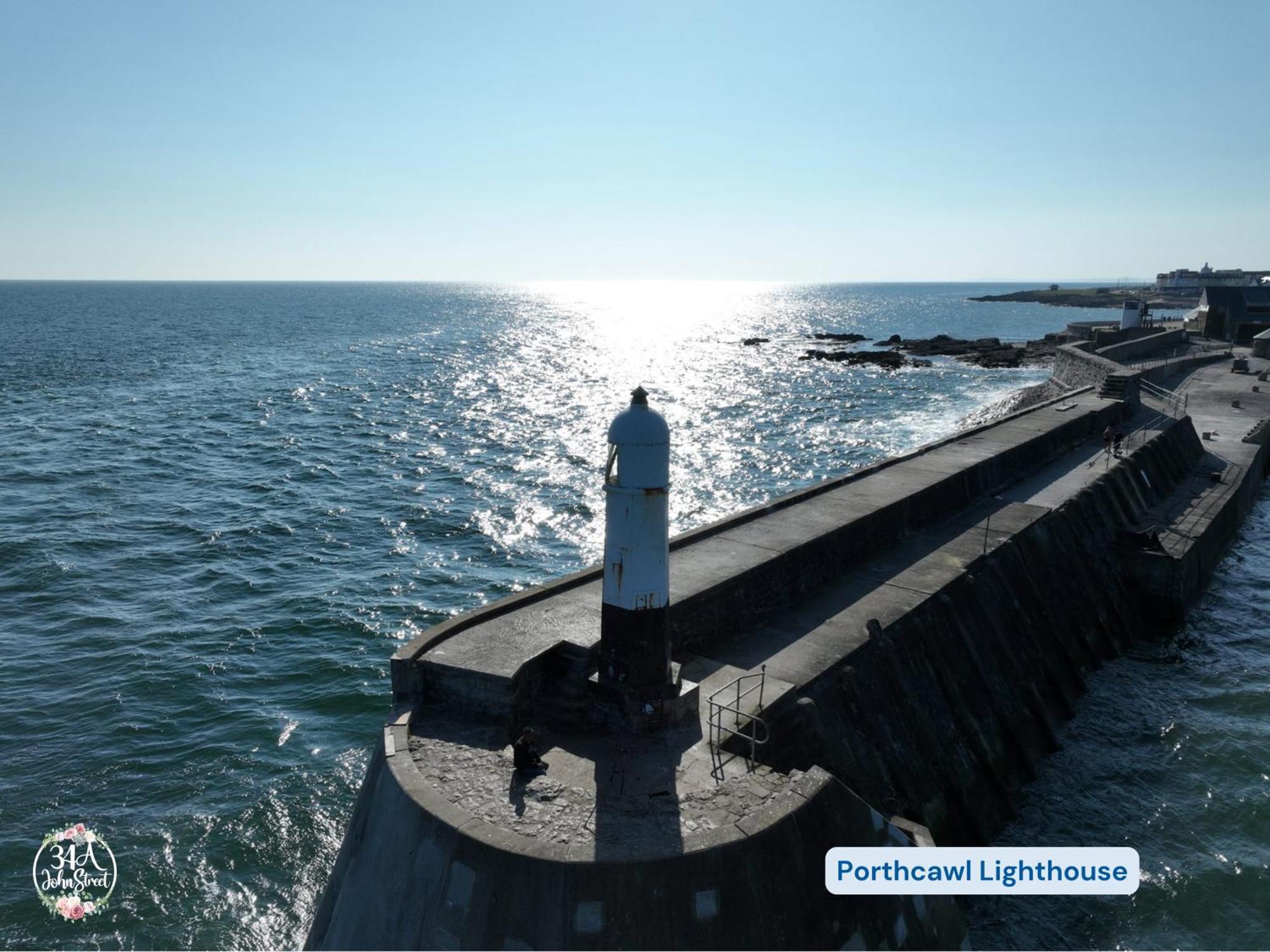 Coastal Retreat Town Centre Entire Property, Very Close To Sea & Restaurants, 2 King Size Beds *