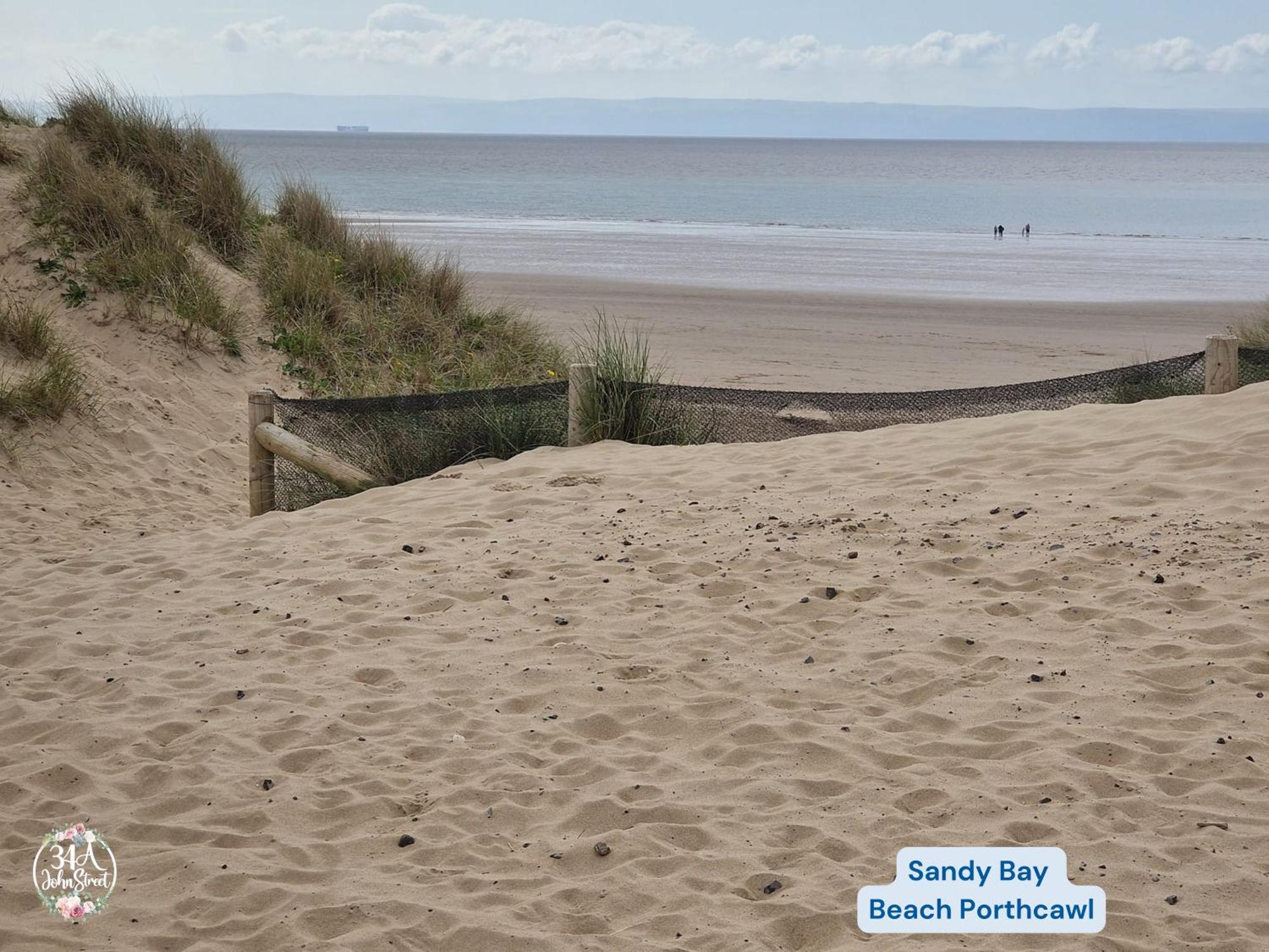 Coastal Retreat Town Centre Entire Property, Very Close To Sea & Restaurants, 2 King Size Beds